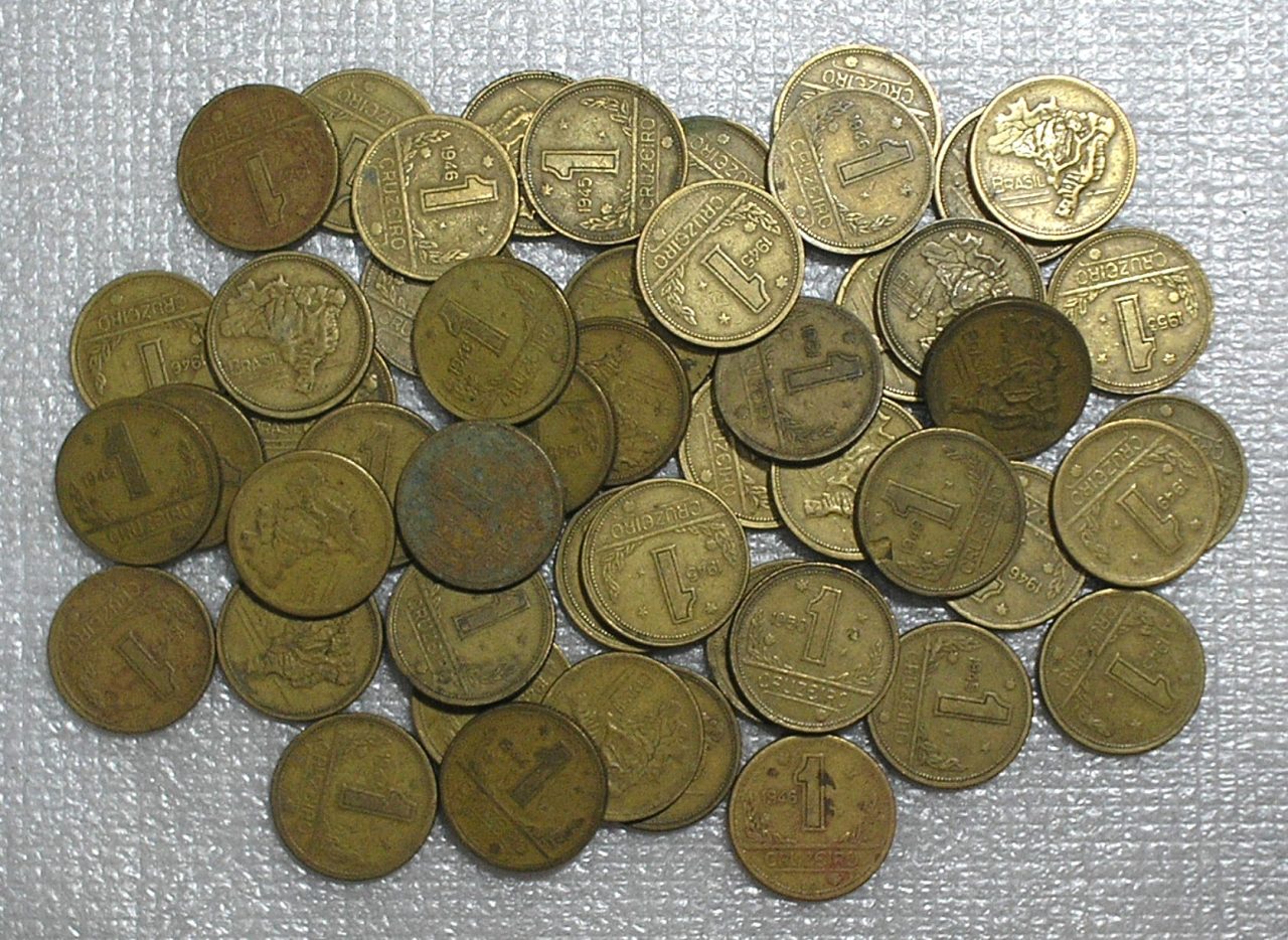 | Casa do Colecionador Lotão 50 Moedas de 1 Cruzeiro Mapa do Brasil em Bronze