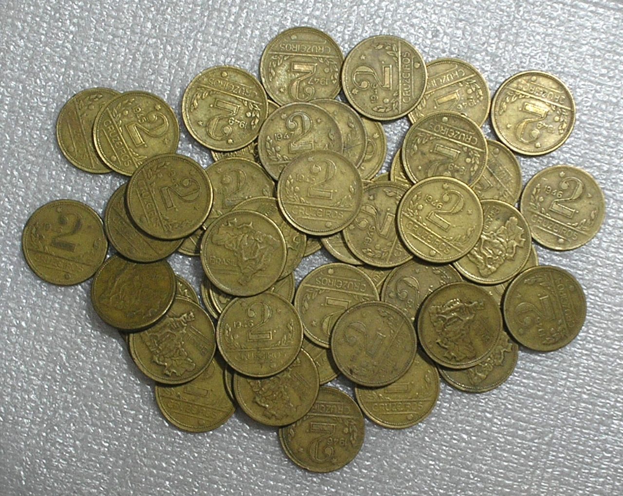 | Casa do Colecionador Lotão 50 Moedas de 2 Cruzeiros Mapa do Brasil em Bronze