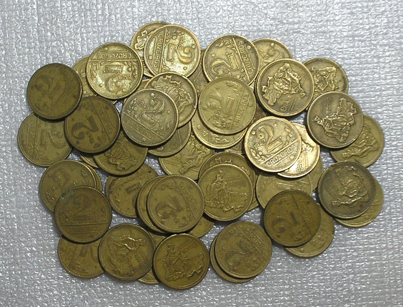| Casa do Colecionador Lotão 50 Moedas de 2 Cruzeiros Mapa do Brasil em Bronze