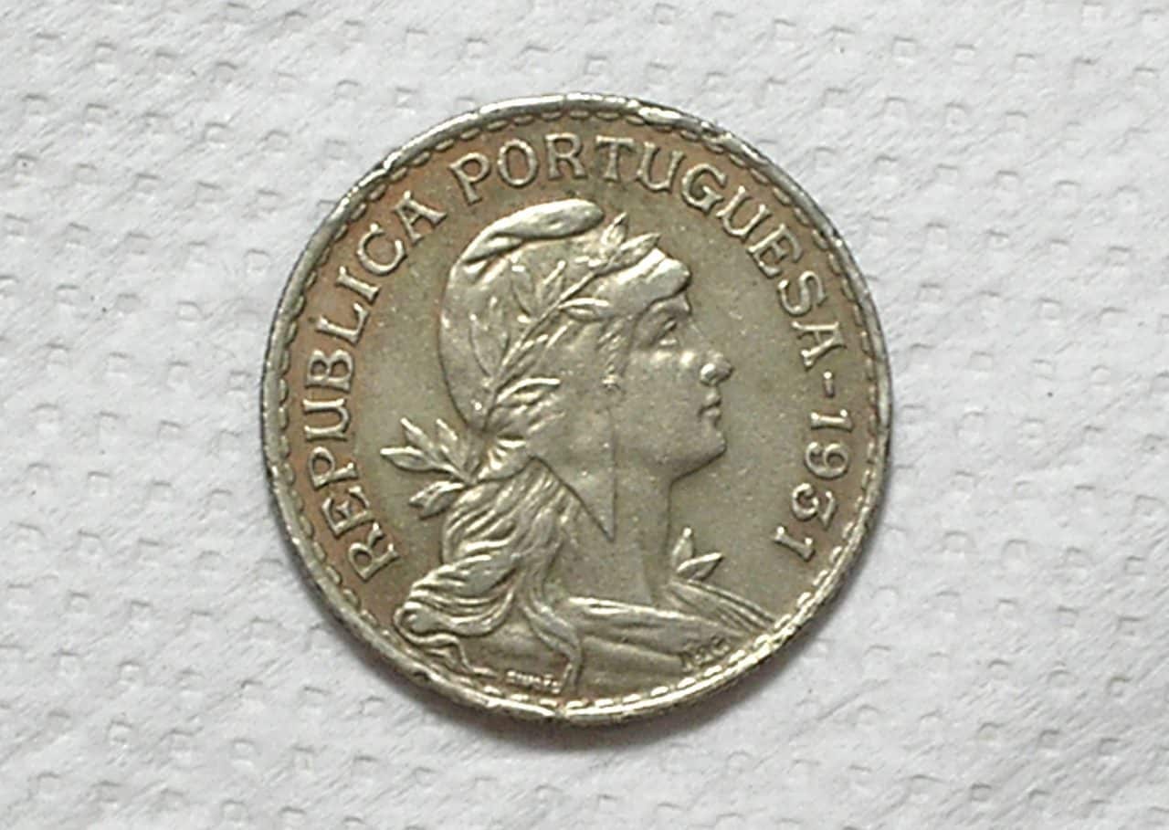 | Casa do Colecionador Portugal) 1 Escudo - 1931 / Escassa / 26,5mm / Co/Ni / box63.1