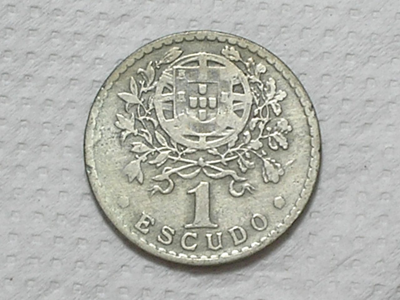 | Casa do Colecionador Portugal) 1 Escudo - 1931 / Escassa / 26,5mm / Co/Ni / box63.2