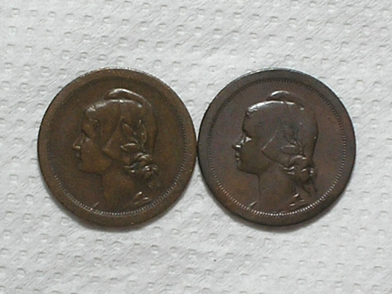 | Casa do Colecionador Portugal) 10 Centavos - 1925 + 1926 / 22mm / Bronze / box63.1