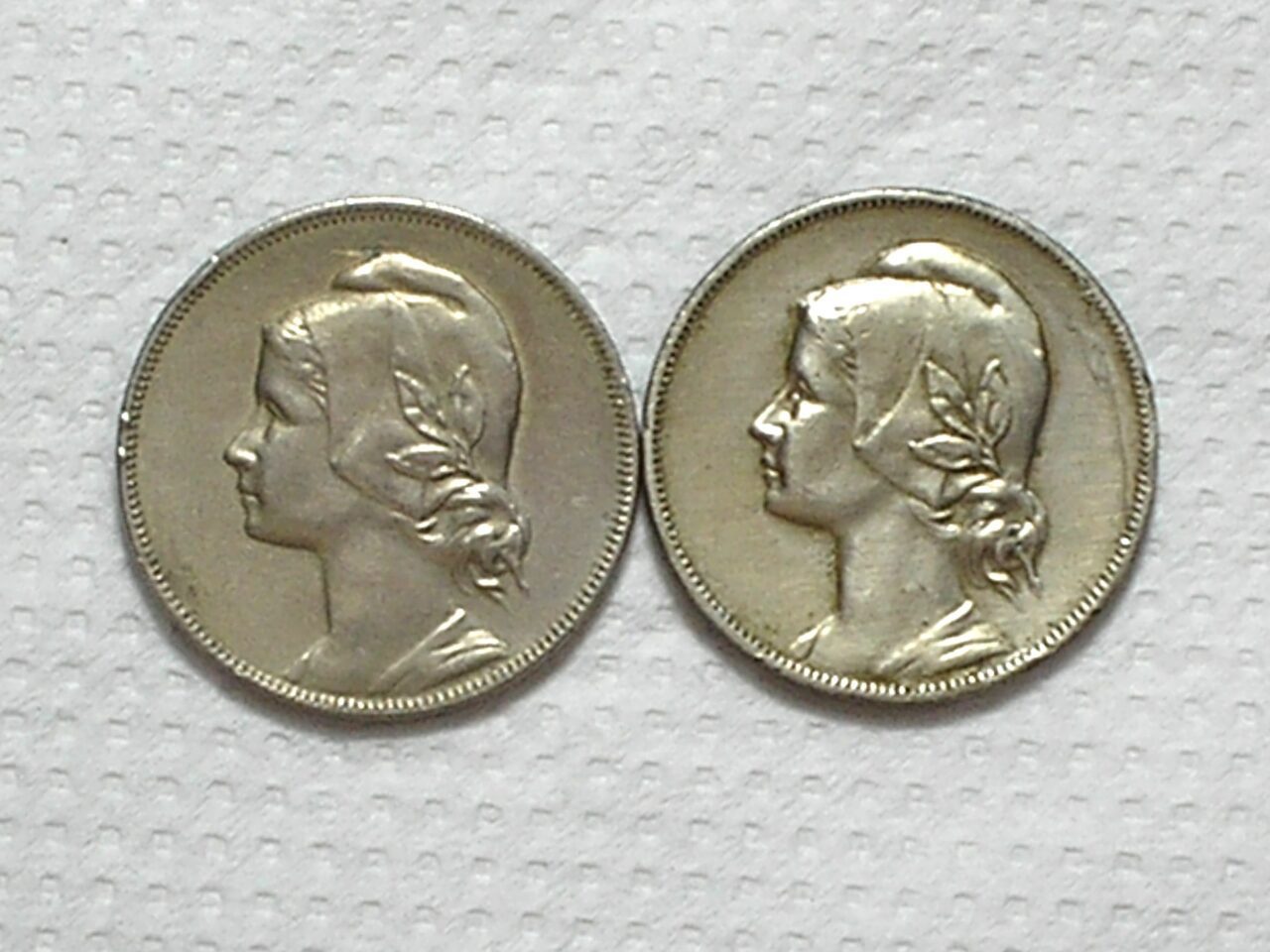 | Casa do Colecionador Portugal) 4 Centavos - 1917 + 1919 / 25mm / Mbc/S / Co/Ni / box63