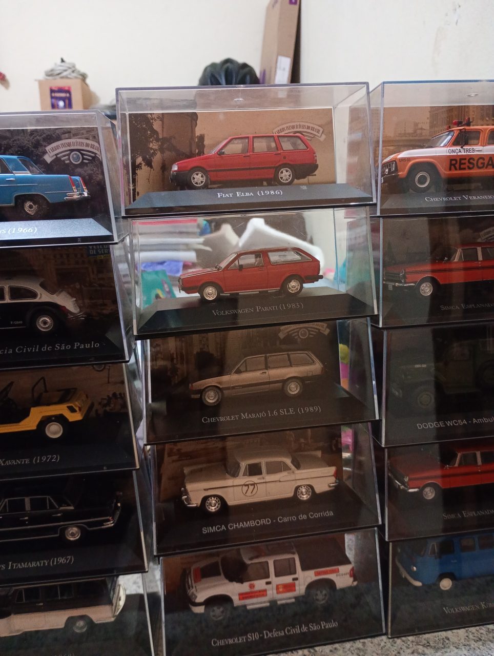 | Casa do Colecionador Coleção de miniaturas de carros antigos
