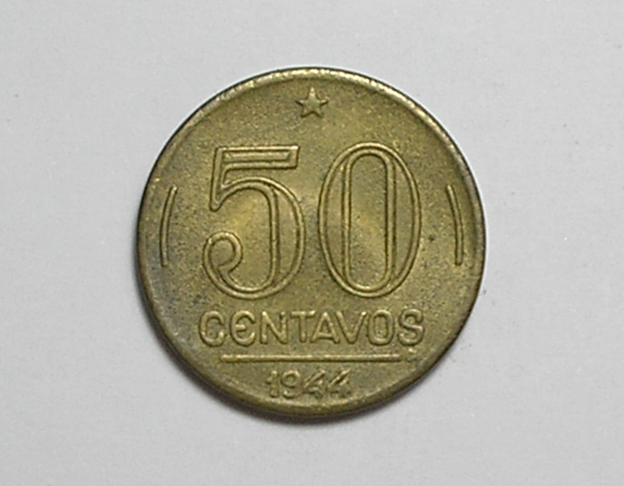 | Casa do Colecionador Sem a Sigla depois de Brasil = 50 Centavos - 1944 / Bz-Al