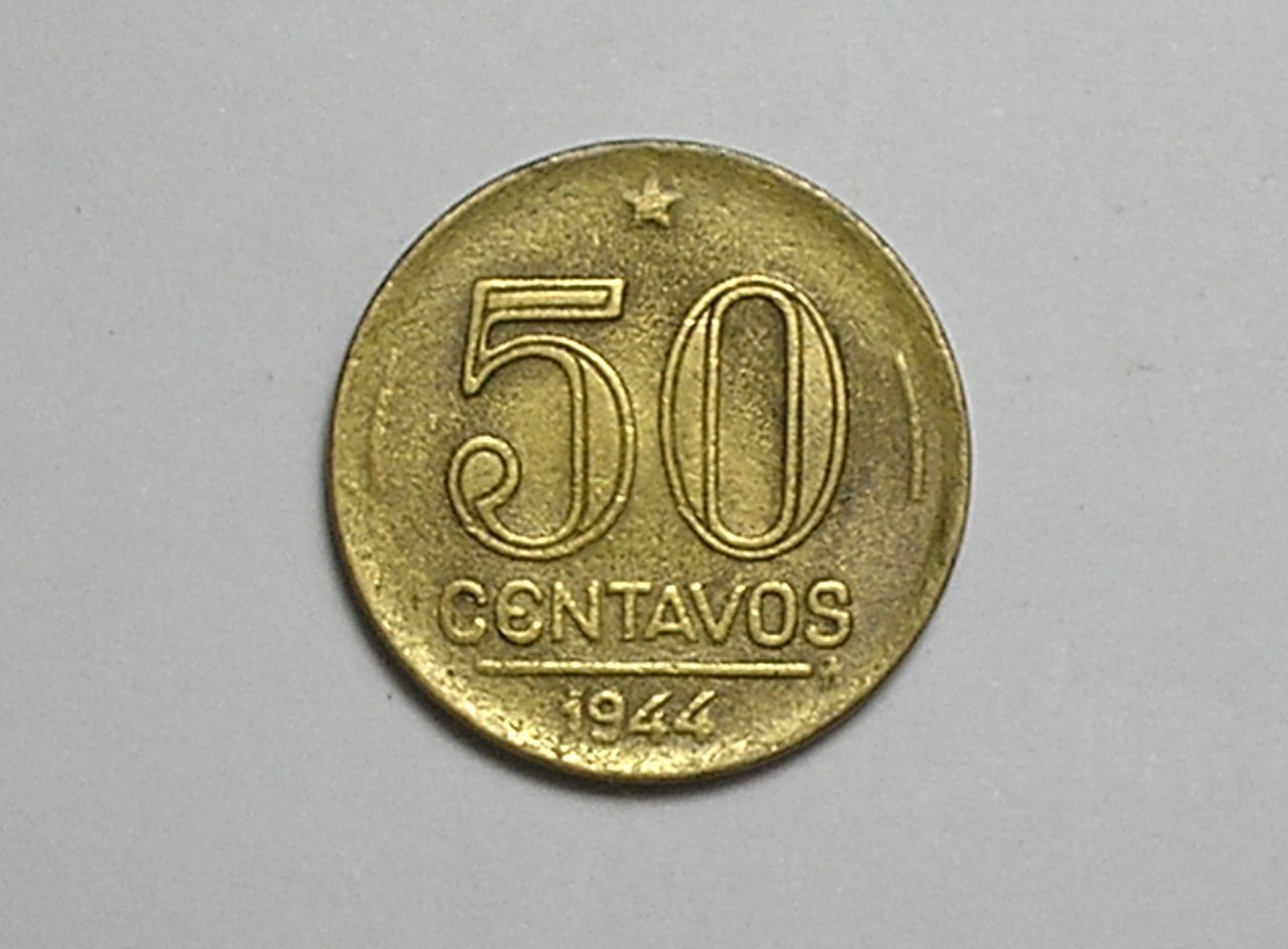 | Casa do Colecionador Sem a Sigla depois de Brasil = 50 Centavos - 1944 / Bz-Al