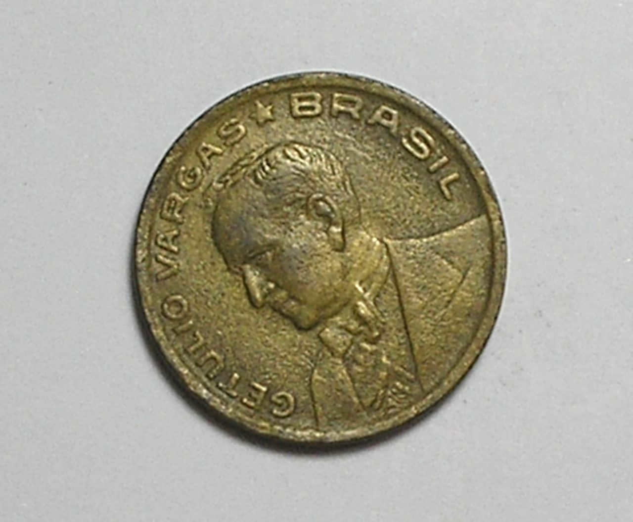 | Casa do Colecionador Sem a Sigla depois de Brasil = 50 Centavos - 1944 / Bz-Al
