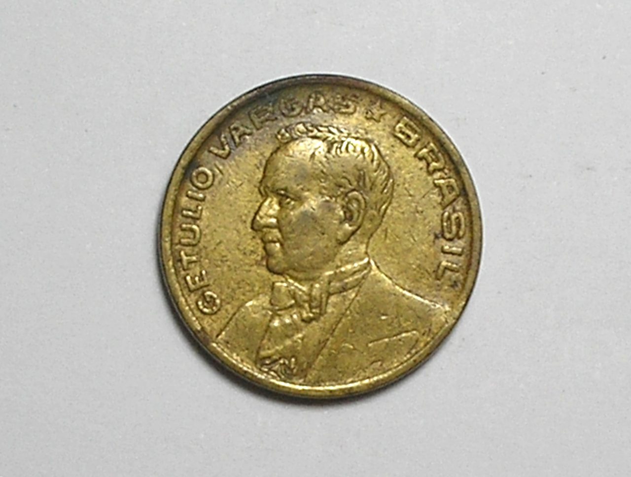 | Casa do Colecionador Sem a Sigla depois de Brasil = 50 Centavos - 1945 / Bz-Al