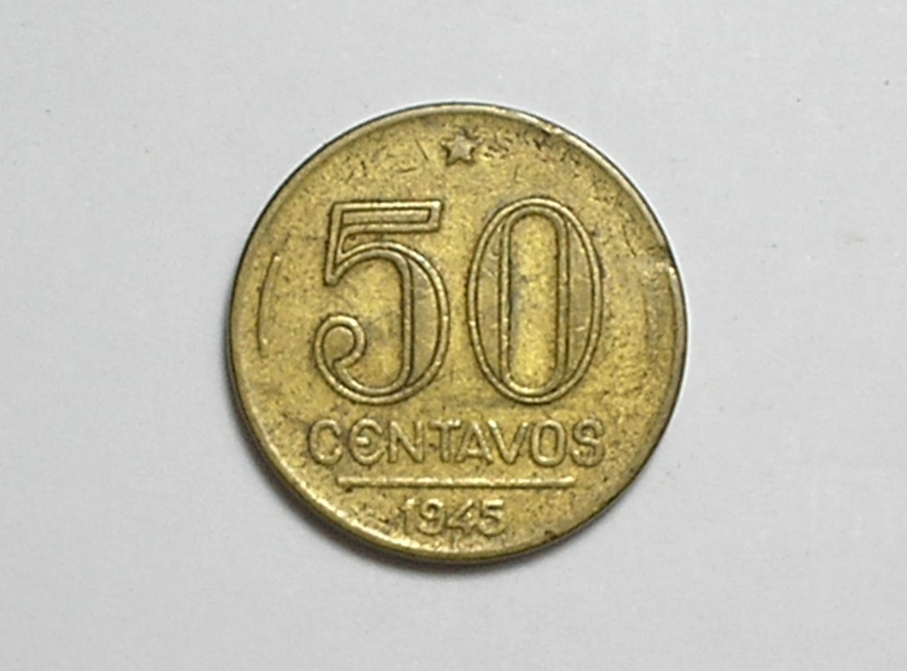 | Casa do Colecionador Sem a Sigla depois de Brasil = 50 Centavos - 1945 / Bz-Al