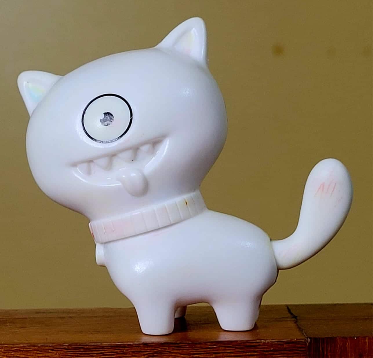 | Casa do Colecionador Brinquedo McDonald's 2019 UglyDolls – Ugly Dog Branco – Raro e Colecionável