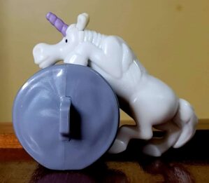 Brinquedo McDonald's - Disney Pixar Dois Irmãos – Unicórnio Branco Colecionável Raro - 2020