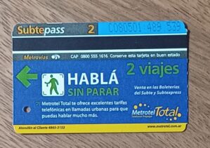 Ingresso passagem Metrovias subtpass. Mídia metrotel total