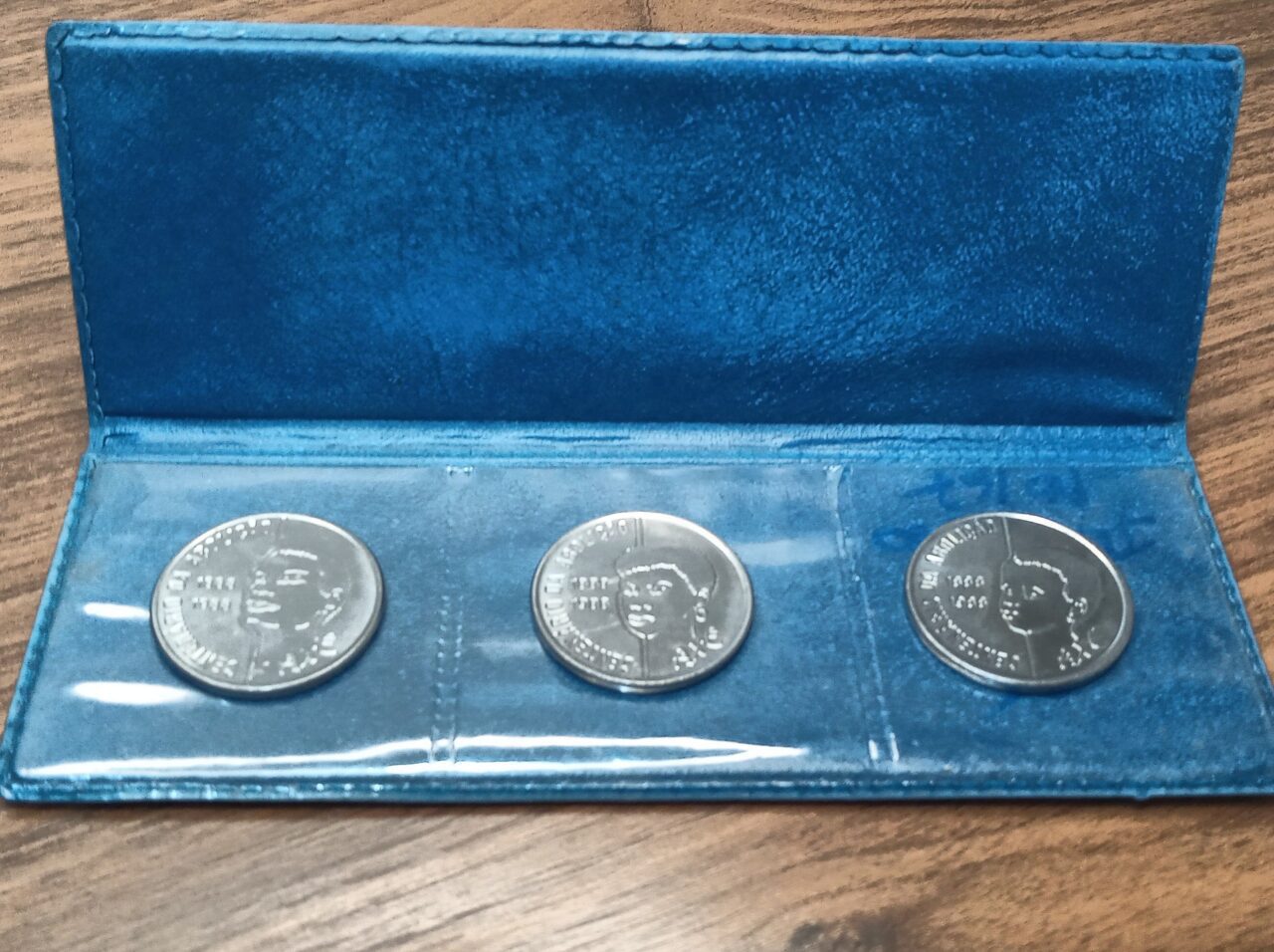| Casa do Colecionador MOEDA DE AÇO INOXIDÁVEL, BRASIL, REPÚBLICA, SÉRIE DE TRÊS PEÇAS DE 100 CRUZADOS, CENTENÁRIO DA ABOLIÇÃO DA ESCRAVATURA DO BRASIL, 9,35gr CADA