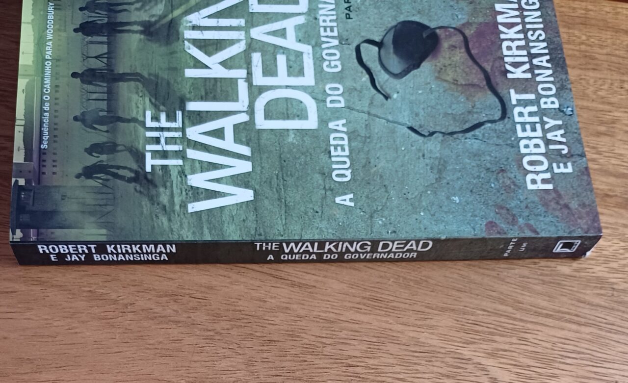| Casa do Colecionador Livro The walking dead A Queda do governador parte 1