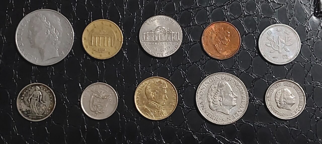 | Casa do Colecionador Moedas do mundo 10 Moedas diferentes de10 países Sku 2140