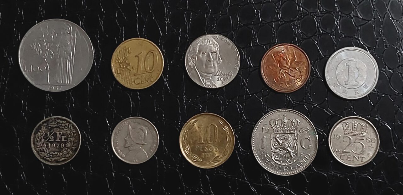 | Casa do Colecionador Moedas do mundo 10 Moedas diferentes de10 países Sku 2140