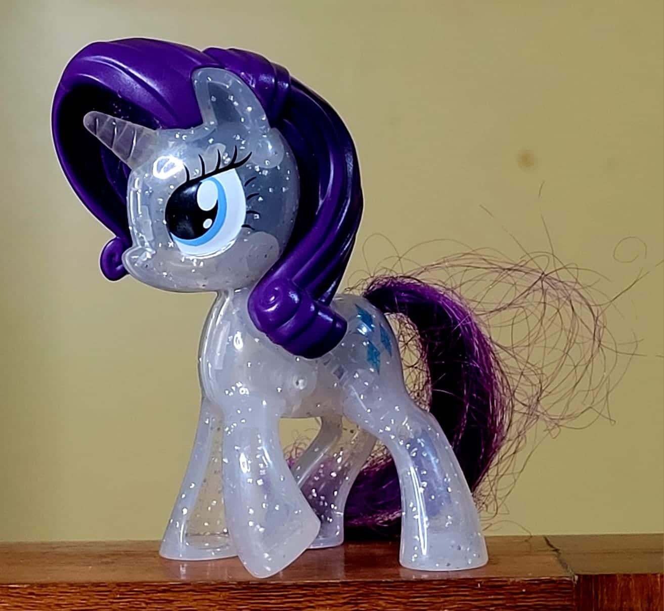 | Casa do Colecionador Brinde McDonald’s Rarity My Little Pony Transparente com Glitter – Altura 9cm
