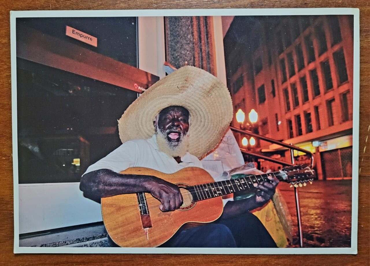 | Casa do Colecionador Fotografia Colorida Do Musico De Rua Na Rua Halfeld Juiz De Fora Decada De 2000