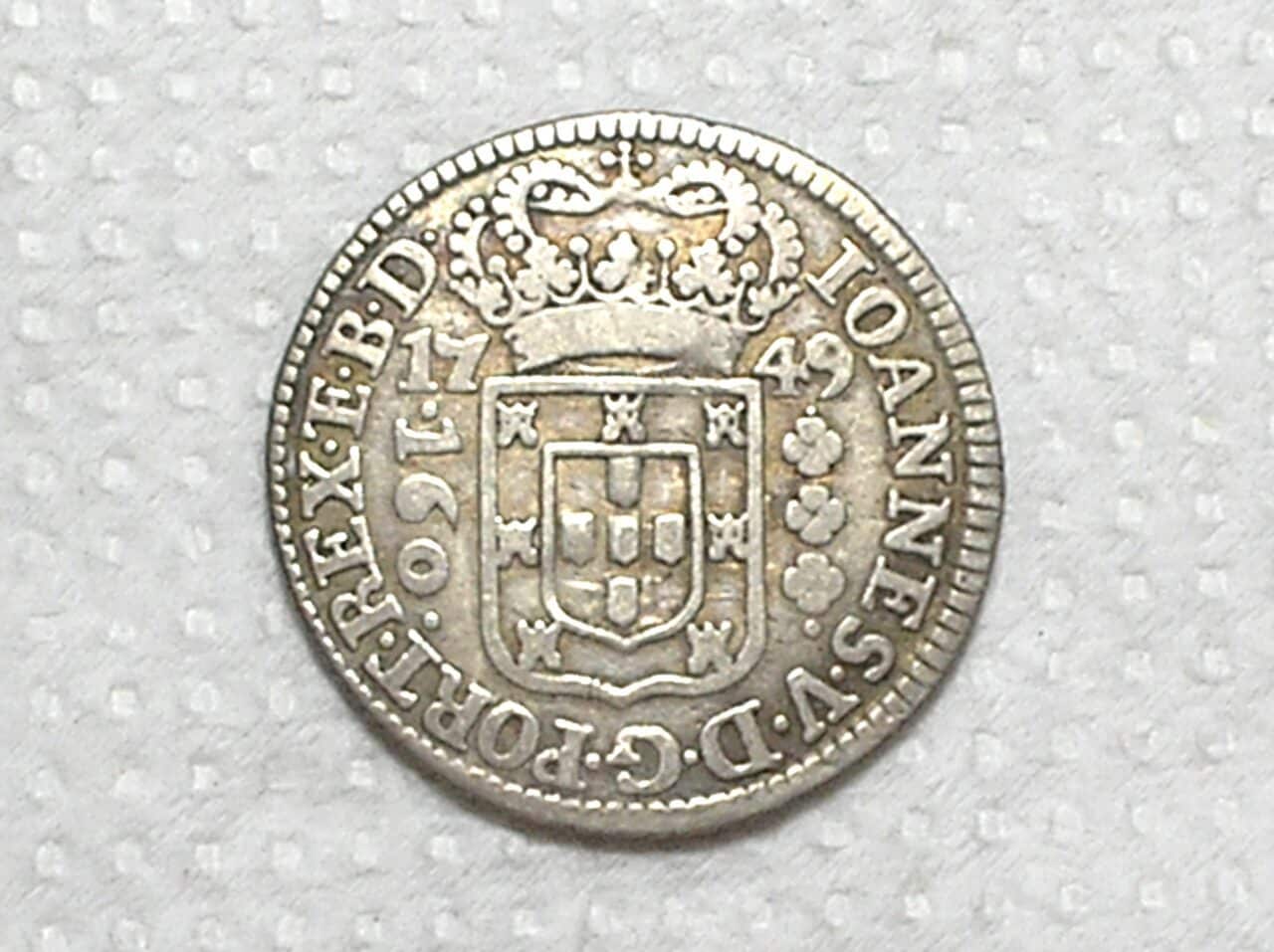 | Casa do Colecionador 160 Réis - 1749 / Cunhada para o Maranão - Sem Letra monetária R / Variante 2a / Prata / Escassa / Mbc/S / box100m
