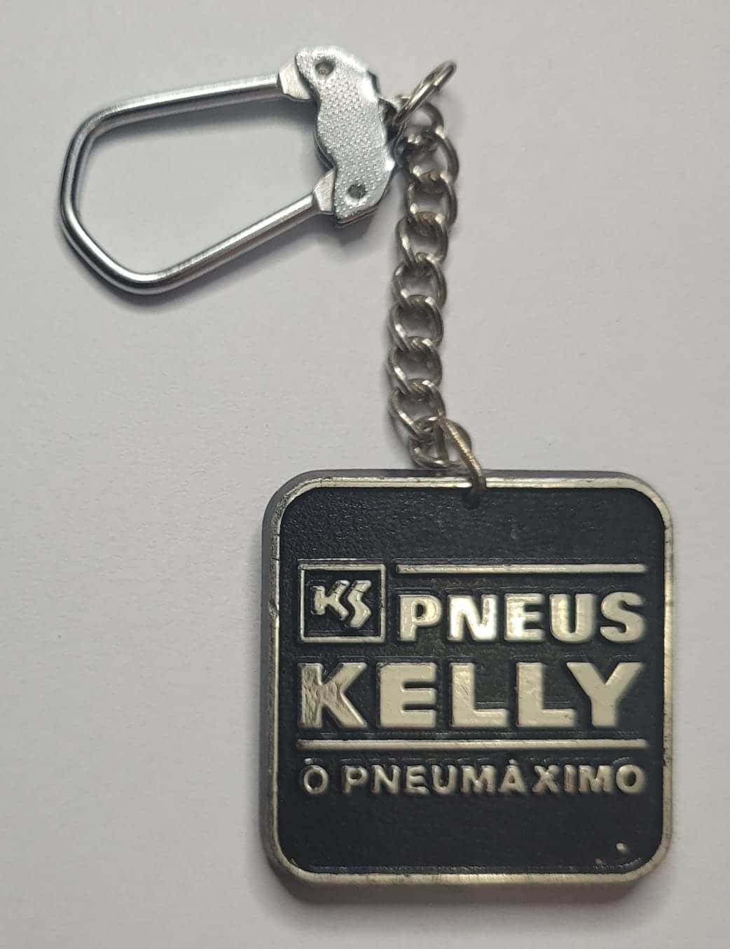 | Casa do Colecionador Chaveiro Antigo de Plástico Rígido Publicitário - Pneus Kelly “O Pneumáximo”