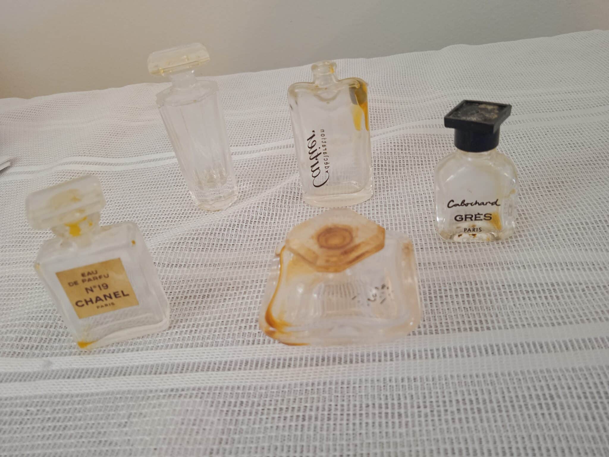 | Casa do Colecionador LOTE VIDROS PERFUMES ANTIGOS RAROS MINIATURA CHANEL 19 PARIS. CARTIER DECLARATION. PERFUME TRÉSSOR