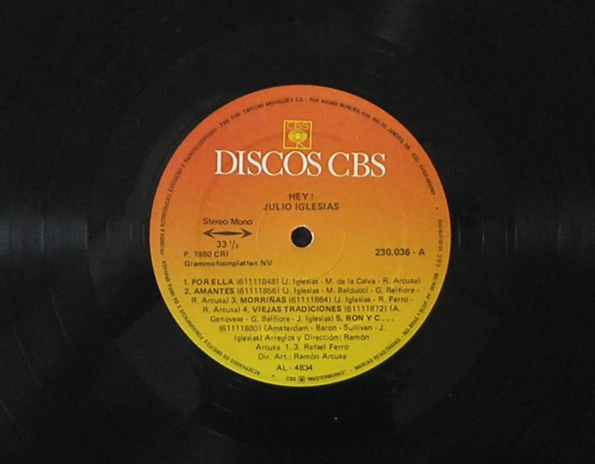 | Casa do Colecionador Álbum Vinil Disco " Julio Iglesias "- Hey / - Parada 1980 (Grandes Sucessos) / CBS / Em Excelente estado de conservação / Disco para coleção