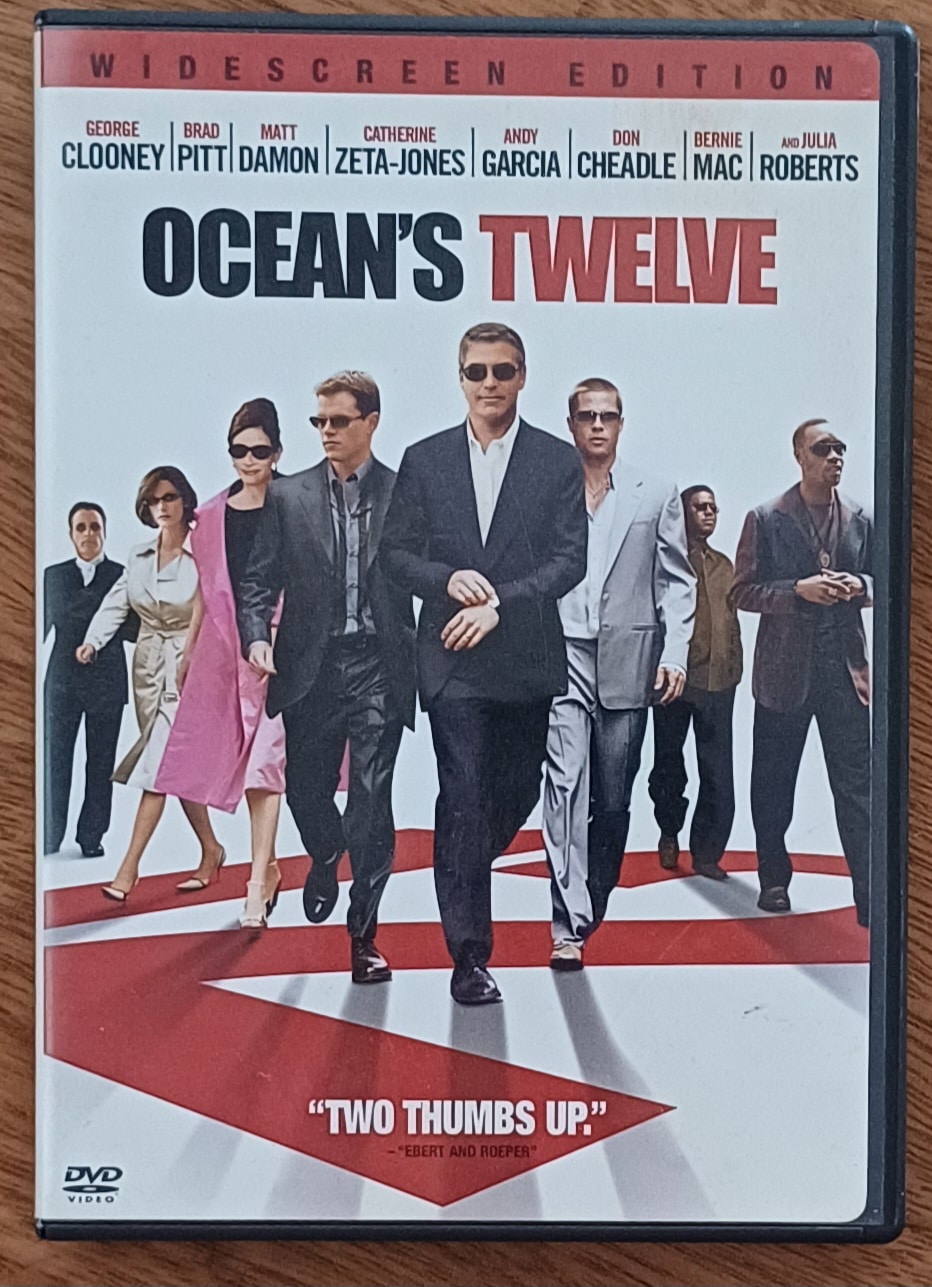 | Casa do Colecionador Dvd em inglês Ocean's twelve. Teo thumbs up.