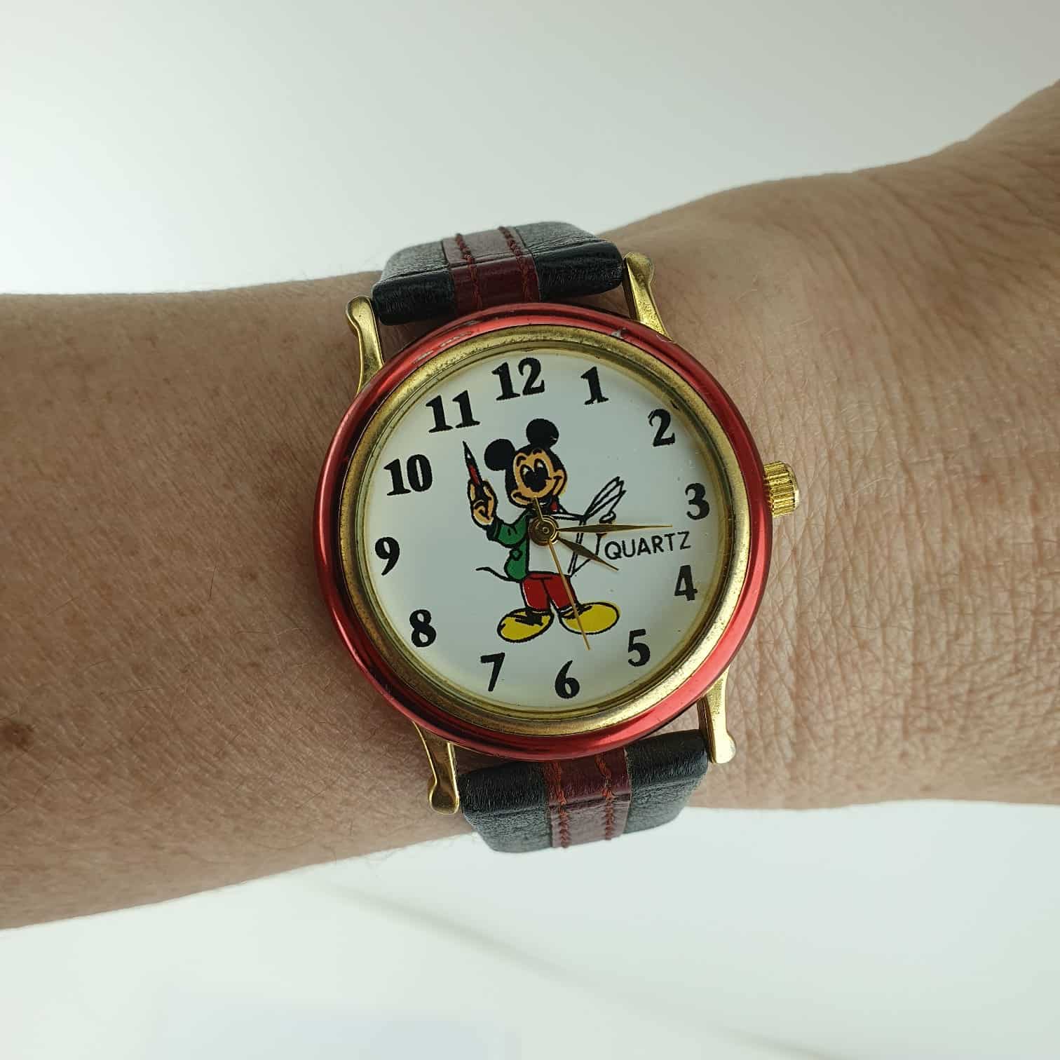 | Casa do Colecionador Relógio Mickey Mouse Mod EX16B Cal 802104 Eta Swiss