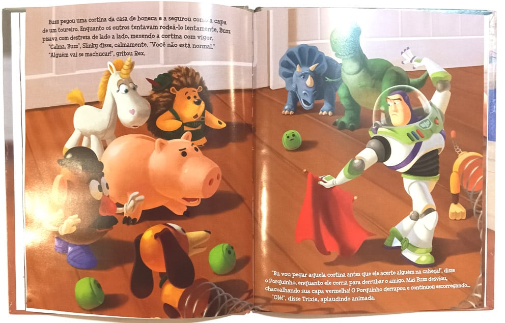| Casa do Colecionador Toy Story Buzz Fora de Órbita Com Holografia. Editora On line – 2019.