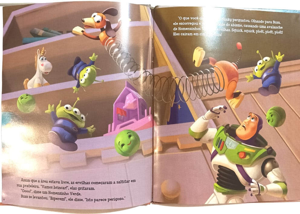 | Casa do Colecionador Toy Story Buzz Fora de Órbita Com Holografia. Editora On line – 2019.