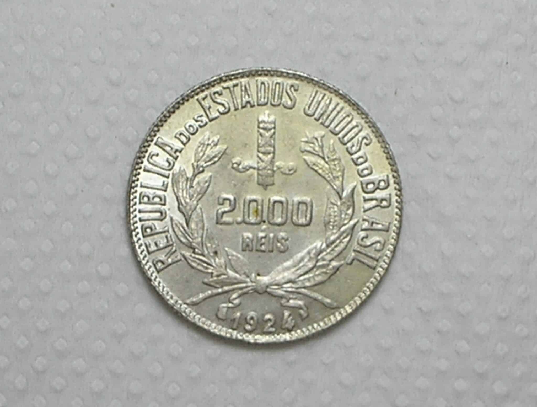 | Casa do Colecionador 2.000 Réis - 1924 - Flor de Cunho - Raro no Estado / Prata / cod. 950.a