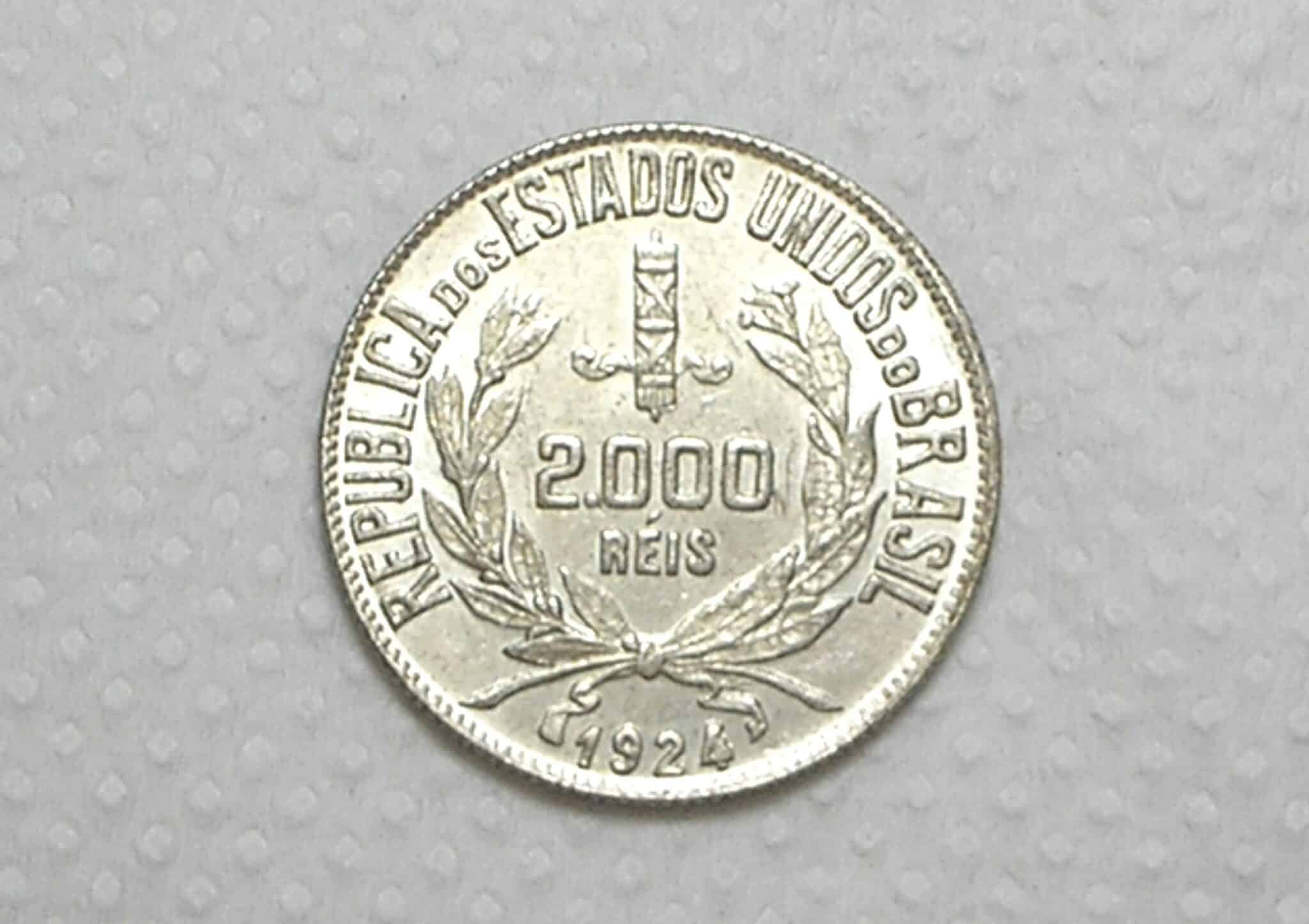 | Casa do Colecionador 2.000 Réis - 1924 - Flor de Cunho - Raro no Estado / Prata / cod. 950.b