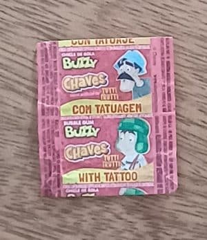 Embalagem Papel chiclete Buzzy Chaves sabor tutti frutti.