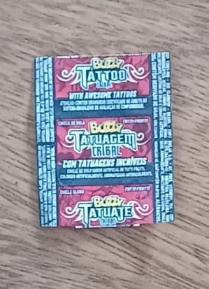 Embalagem Papel chiclete Buzzy Tatoo tribal tutti frutti.