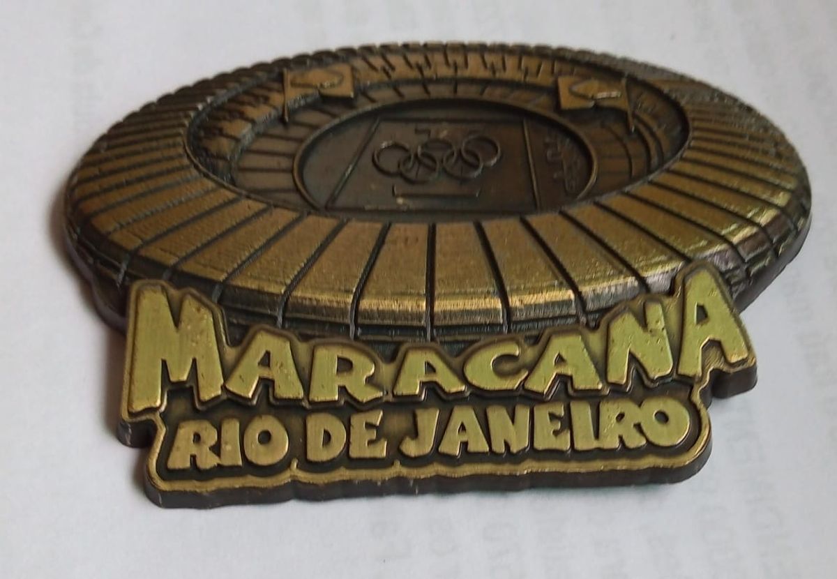 | Casa do Colecionador Estadio Maracanã Imã Geladeira + Pin Maracanã 50 Anos - RARIDADE
