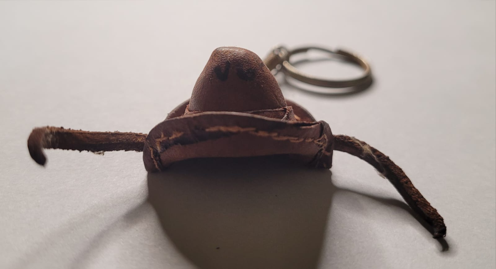 | Casa do Colecionador Chaveiro Antigo de Couro | Mini Chapéu Nordestino
