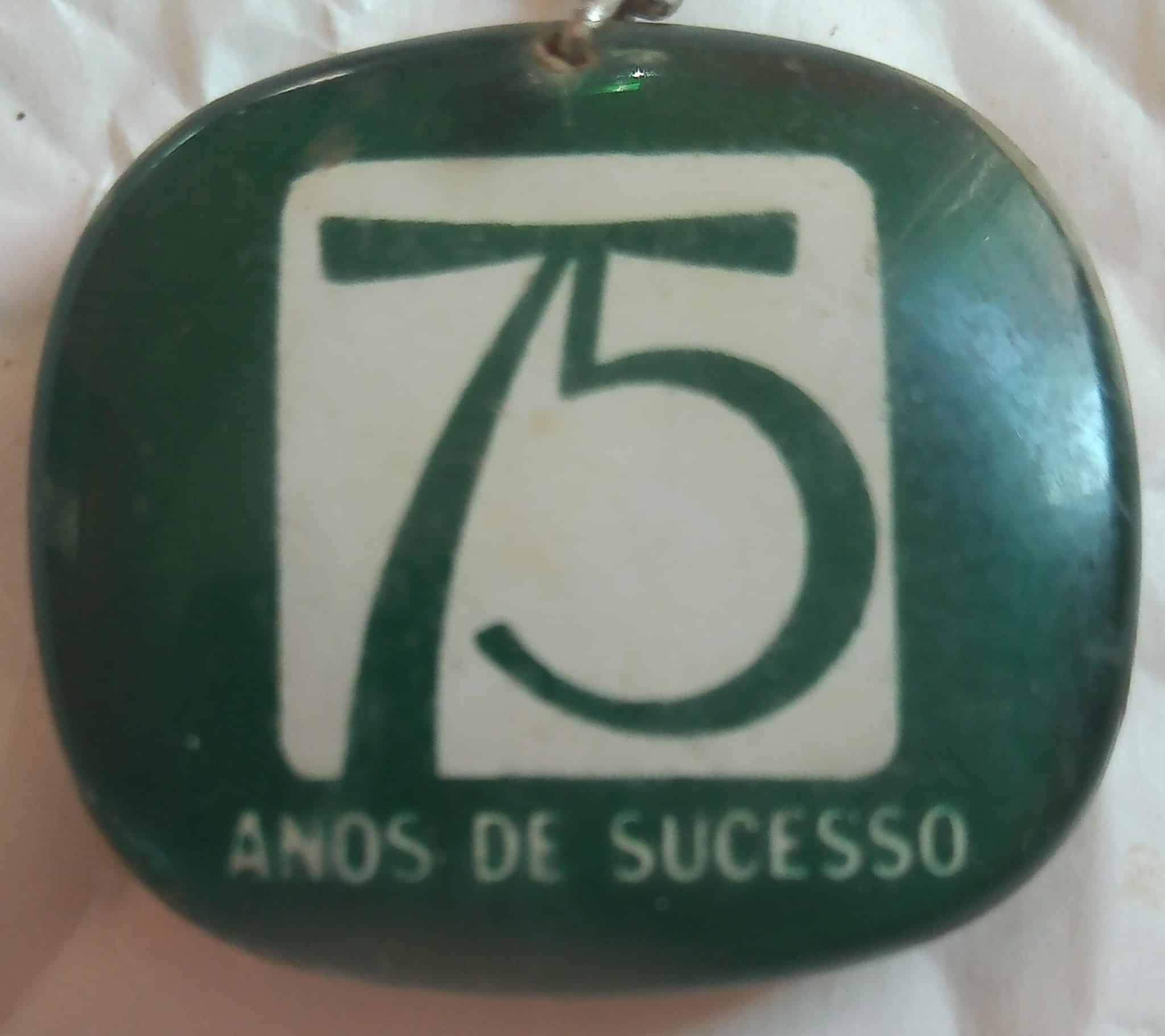 | Casa do Colecionador Chaveiro Pneus kelly - 75 Anos