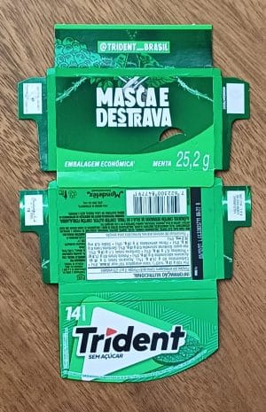 Embalagem vazia caixinha chiclete Trident Masca e destrava Pirata. Menta.