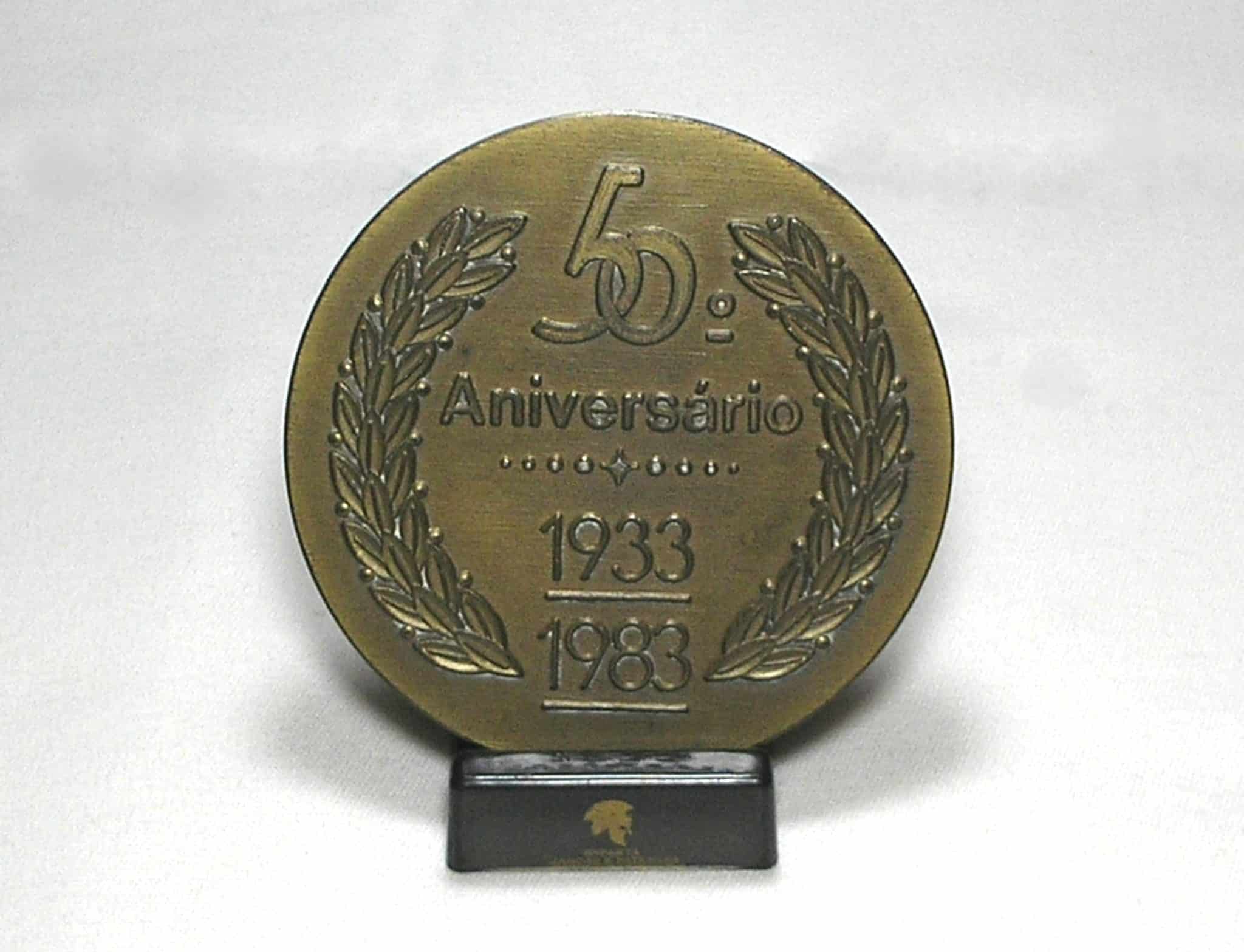 | Casa do Colecionador Medalha 50º Aniversário Grupo Patriotico, Literário e excursionista Setubal - 1º Dezembro 1933/ 1983 / Metal Bronzeado / Lisboa-Portugal / 69mm Diam. / Peso 155 Grs. / 4mm Borda / Flor de Cunho / m210