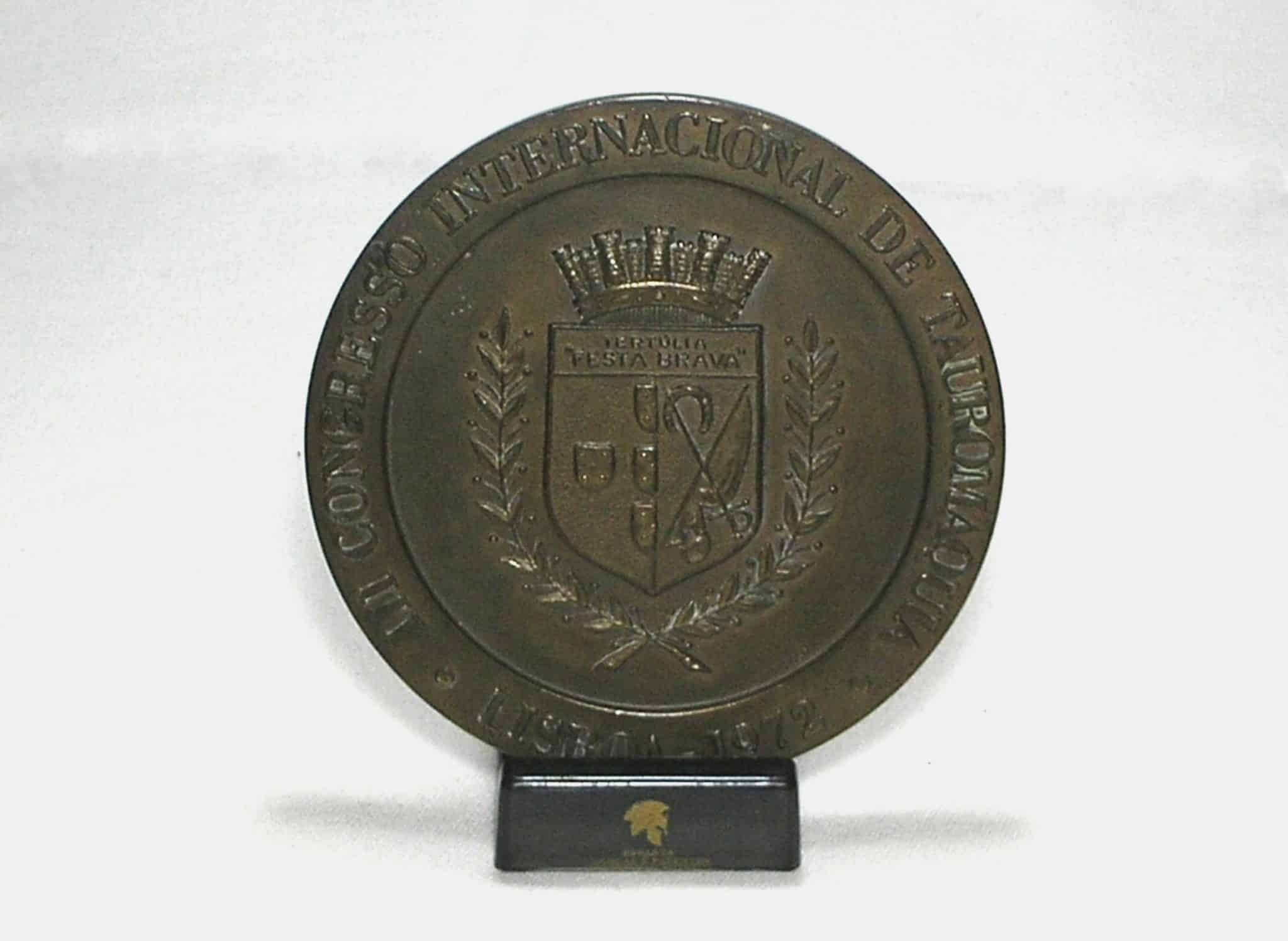 | Casa do Colecionador Medalha III Congresso Internacional de Touromaguia "Touro" - Liboa -1972 / Metal Bronzeado / 77mm Diam. / Peso 222 Grs. / 5mm Borda / Flor de Cunho / m210