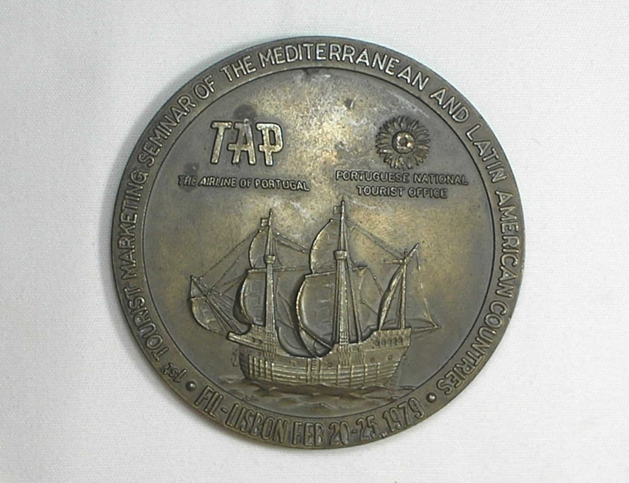 | Casa do Colecionador Medalha Tourist Marketing Seminar of the Mediterranean and Latin american Countries - Lisbon Feb. 20-25-1979 / Metal Bronzeado / 79mm Diam. / Peso 182 Grs. / 5mm Borda / Flor de Cunho / m210