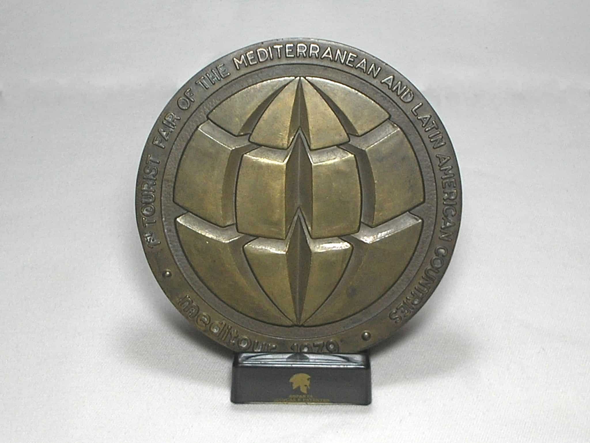 | Casa do Colecionador Medalha Tourist Marketing Seminar of the Mediterranean and Latin american Countries - Lisbon Feb. 20-25-1979 / Metal Bronzeado / 79mm Diam. / Peso 182 Grs. / 5mm Borda / Flor de Cunho / m210