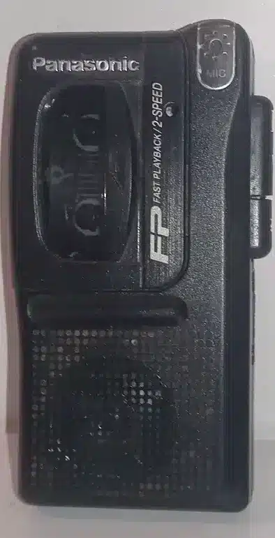 | Casa do Colecionador Micro Cassete Gravador Antigo Panasonic Fast Playback 2speed + Brinde Cartela fita Microcassete Sony