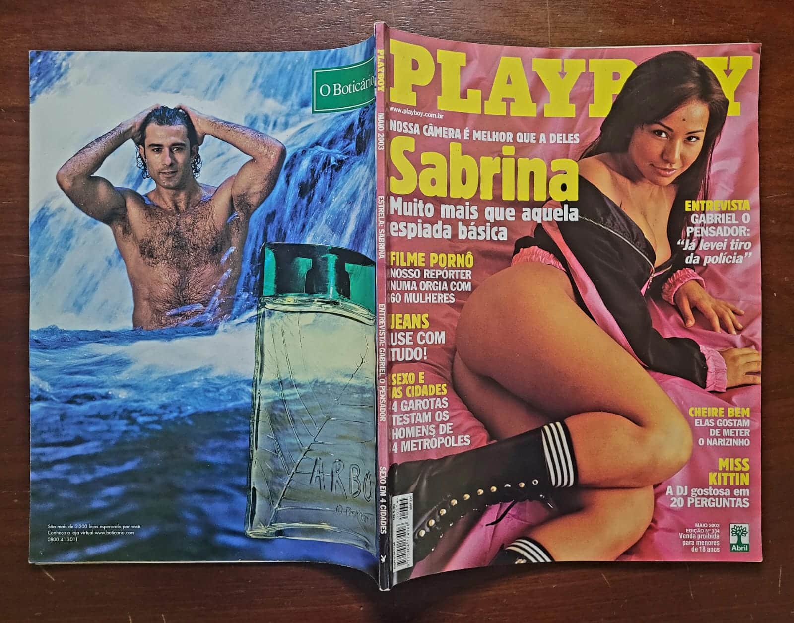 | Casa do Colecionador Playboy Nº 334 | Maio 2003 | Sabrina Sato | Playmate Carmella DeCesare | Pôster Presente | Exemplar de Assinante