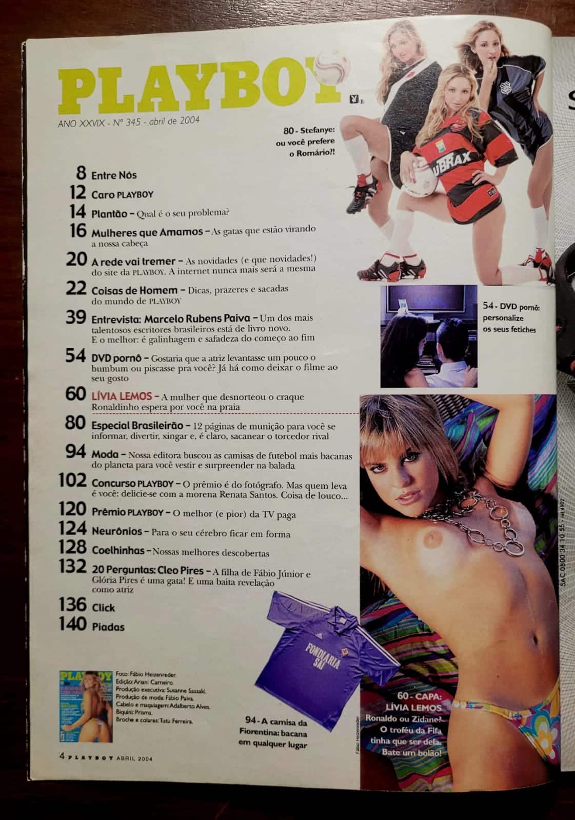 | Casa do Colecionador Playboy Nº 345 | Abril 2004 | Lívia Lemos | Especial Brasileirão | Exemplar de Assinante | Pôster Presente