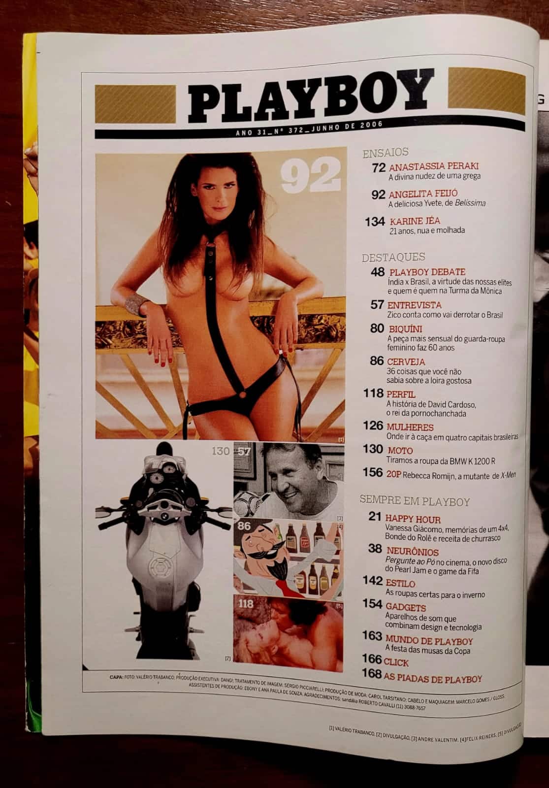 | Casa do Colecionador Playboy Nº 372 | Junho/2006 | Angelita Feijó | A Morena de Belíssima | Pôster com Danos | Exemplar de Assinante