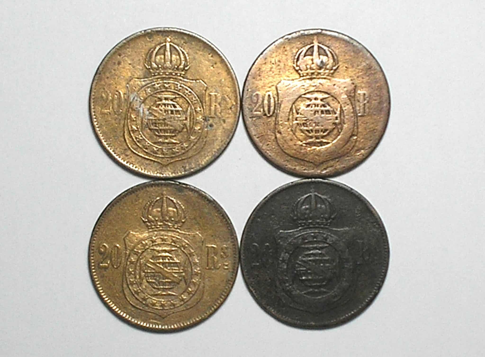 | Casa do Colecionador 4 moedas de 20 Réis sendo 1 - 1868 e 3 - 1869 Império de Petrus II em Bronze