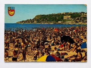 Cartão Postal Estrangeiro - França (Le Havre) Praia com Grande Movimento