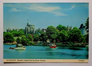 Cartão Postal Estrangeiro - Reino Unido (Windsor) Castelo de Windsor Vista do Rio Tâmisa