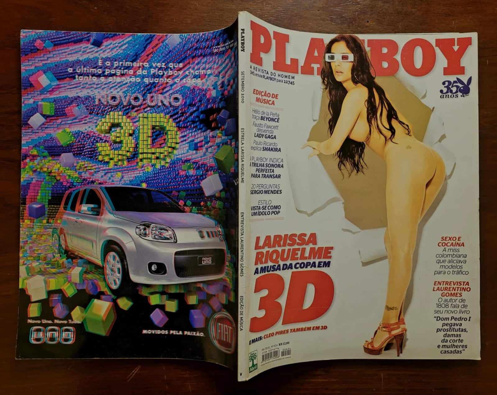 | Casa do Colecionador Playboy Nº 424 | Setembro 2010 | Larissa Riquelme | Musa da Copa em 3D | Exemplar de Assinante | Pôster Presente